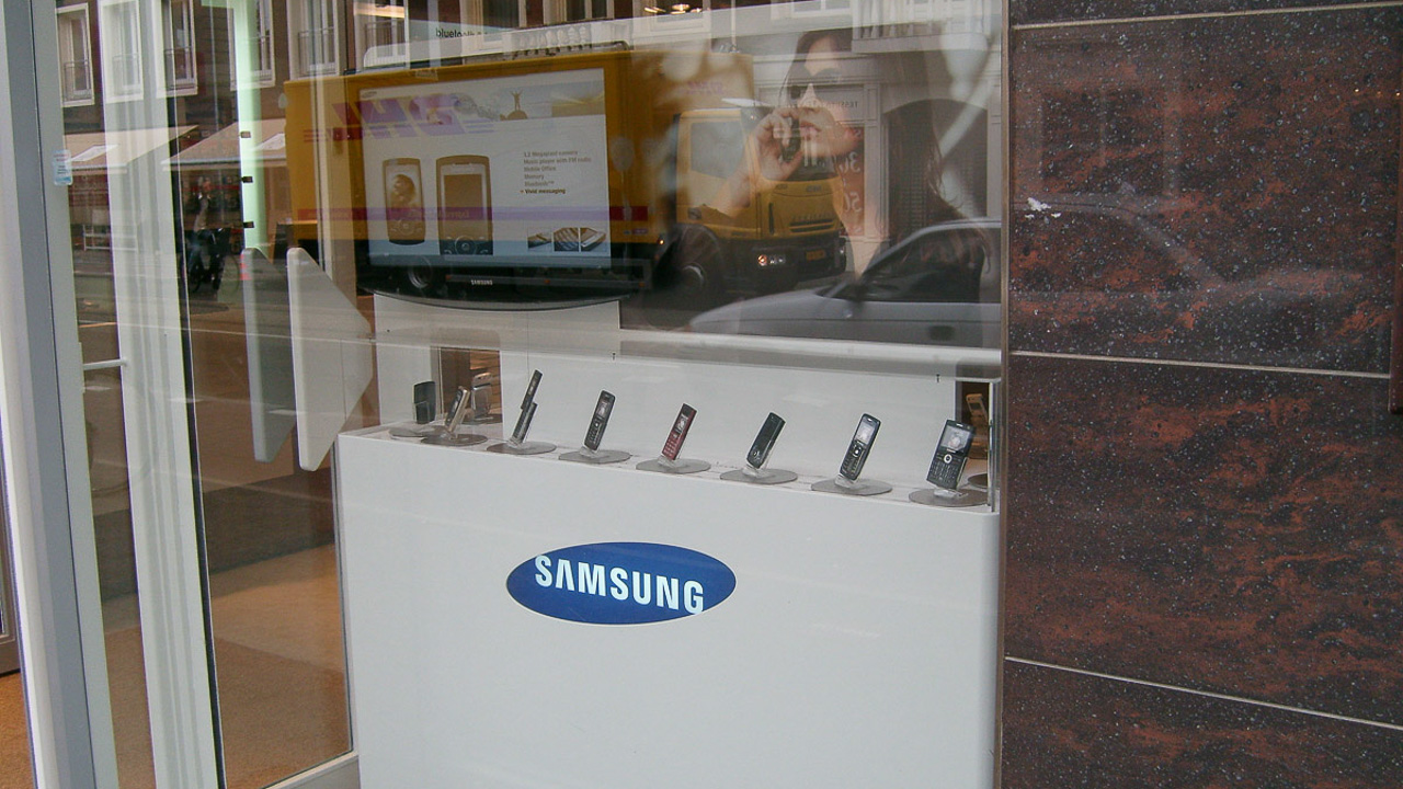 Samsung retail display